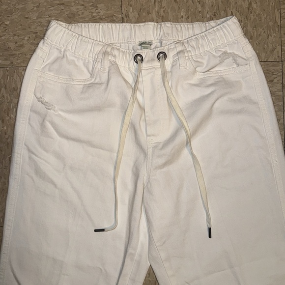aerie High-Waisted Relaxed Denim Jogger in Pure White size Medium (Size 8 US) - Picture 8 of 16